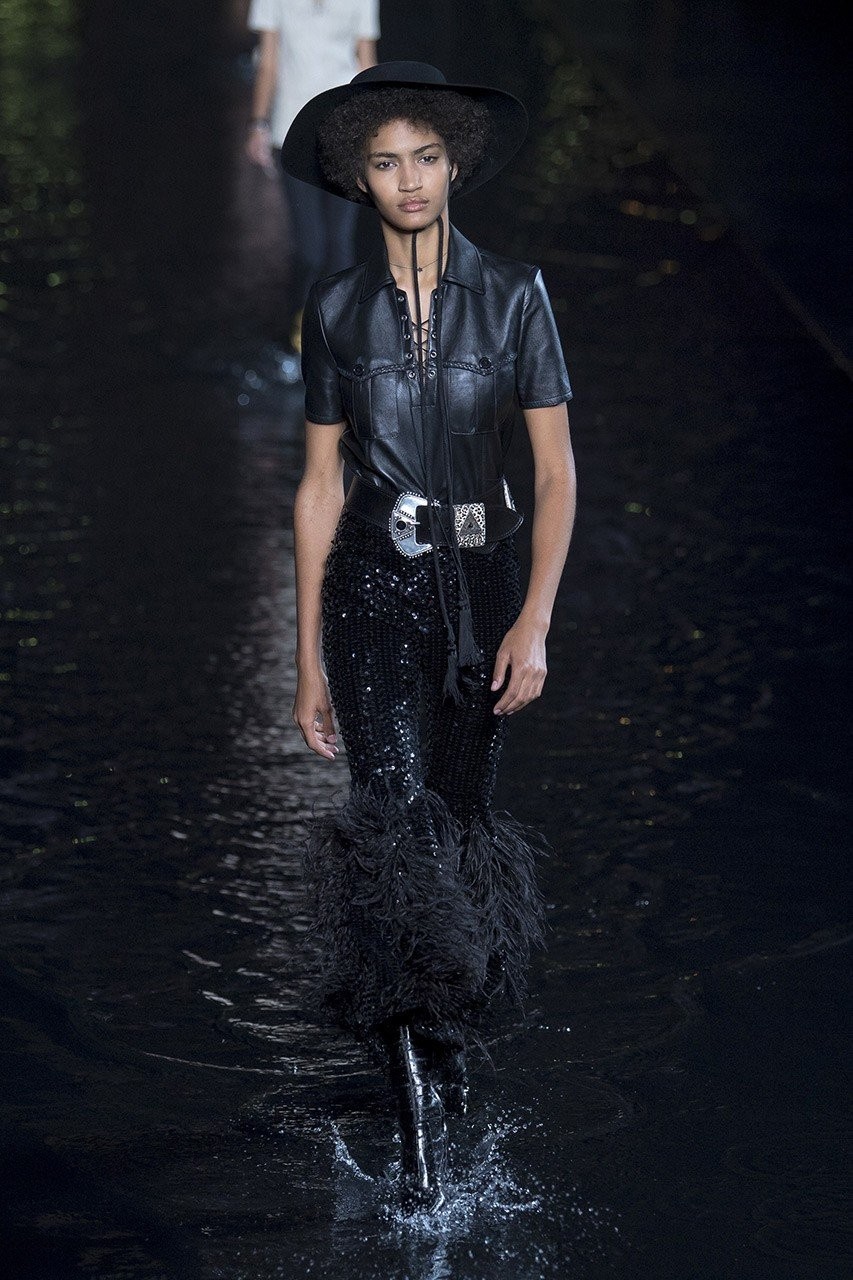 PFW: Το τροπικό show του Saint Laurent - Φωτογραφία 32