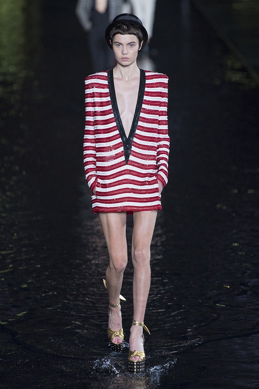 PFW: Το τροπικό show του Saint Laurent - Φωτογραφία 33