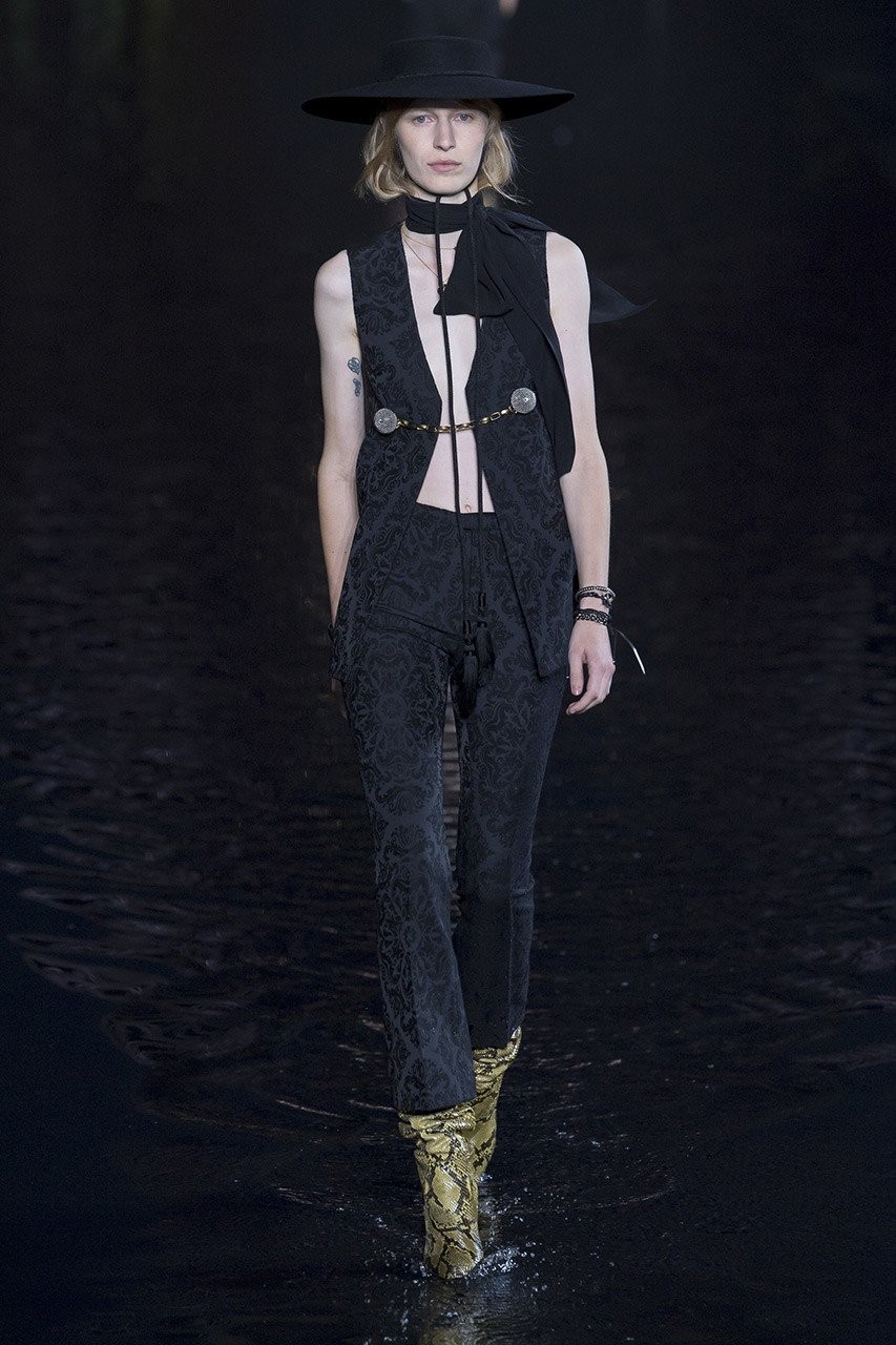 PFW: Το τροπικό show του Saint Laurent - Φωτογραφία 4