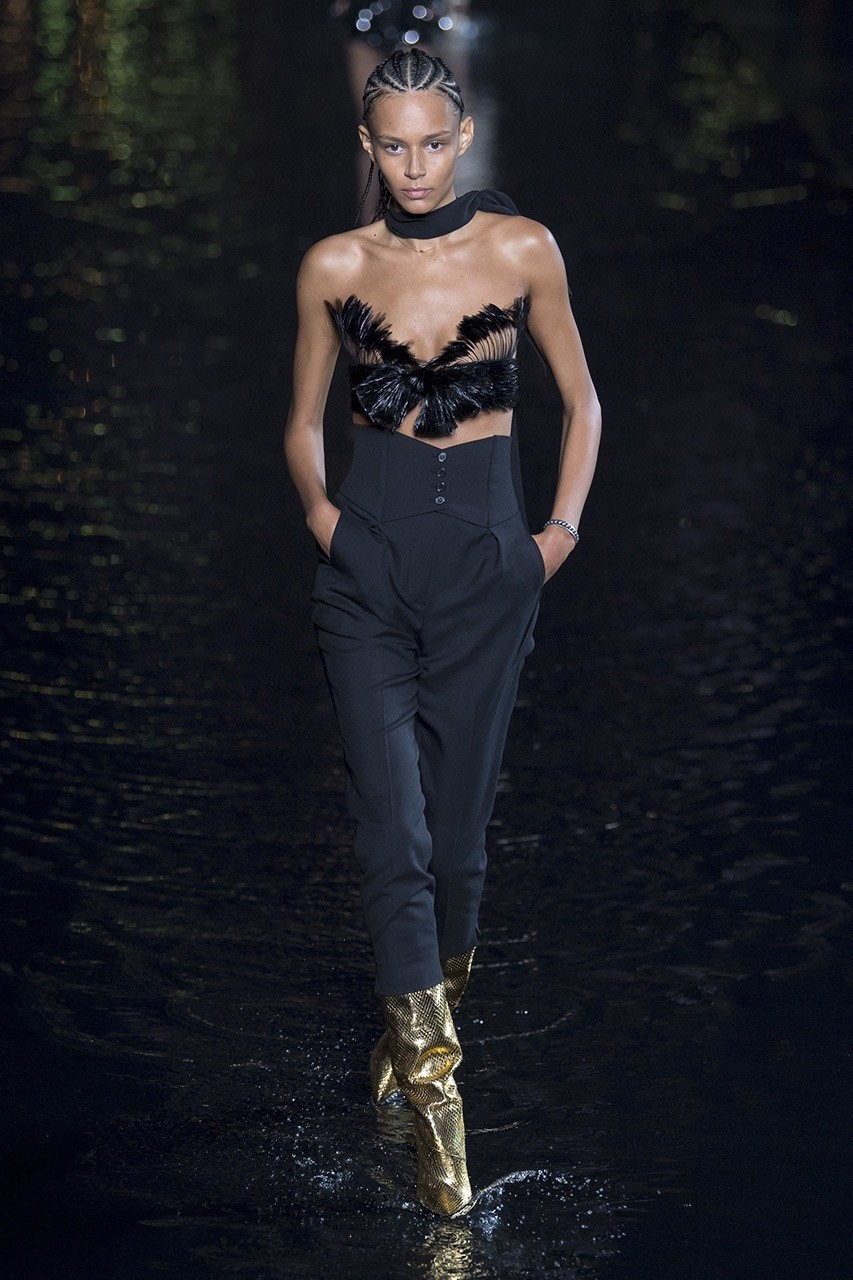 PFW: Το τροπικό show του Saint Laurent - Φωτογραφία 36