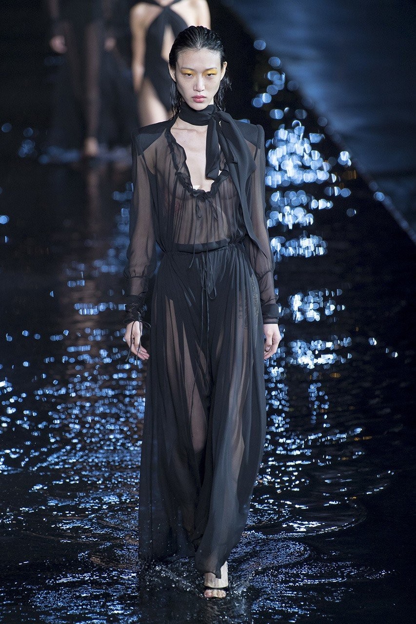 PFW: Το τροπικό show του Saint Laurent - Φωτογραφία 45