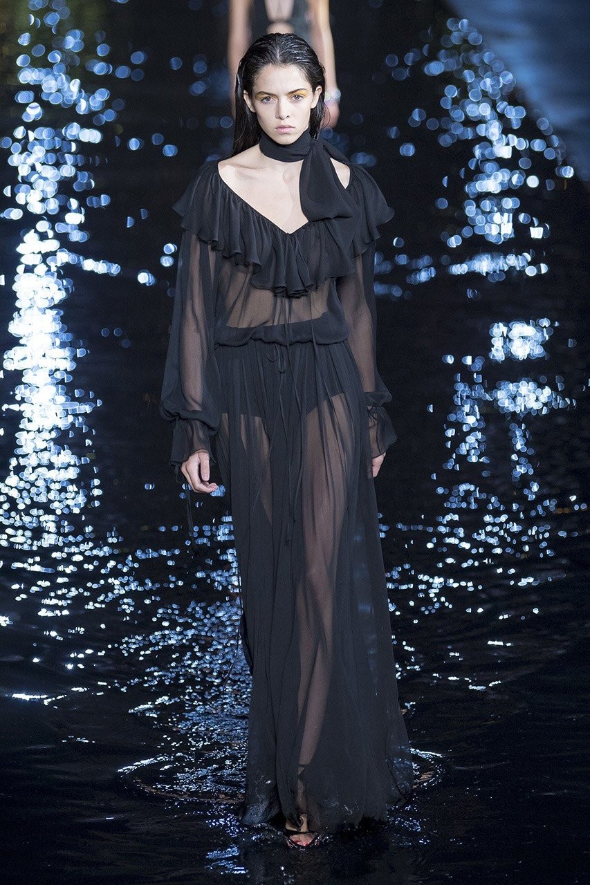 PFW: Το τροπικό show του Saint Laurent - Φωτογραφία 46