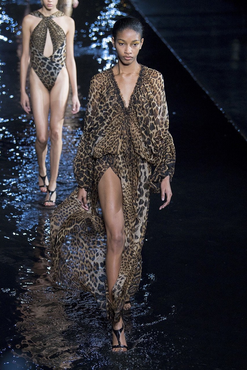 PFW: Το τροπικό show του Saint Laurent - Φωτογραφία 50