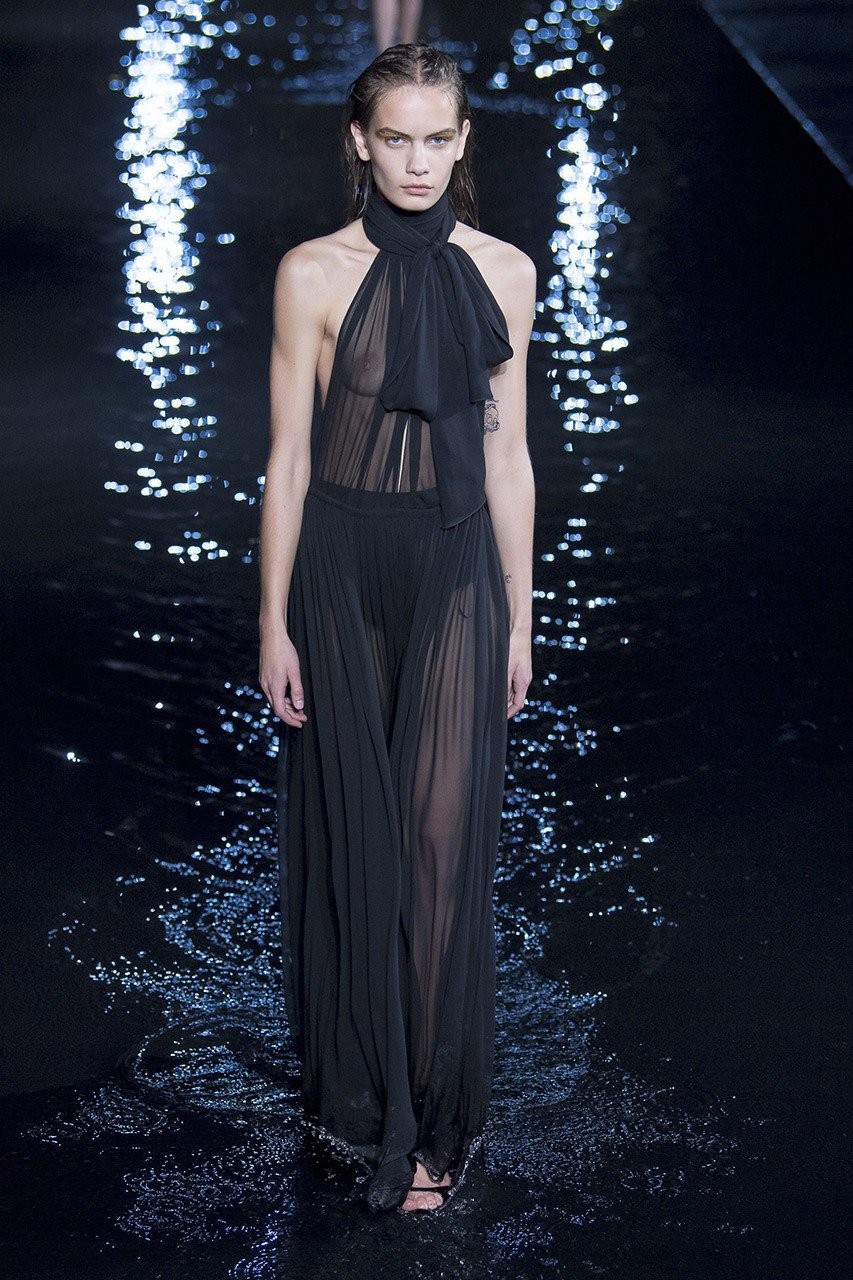 PFW: Το τροπικό show του Saint Laurent - Φωτογραφία 54