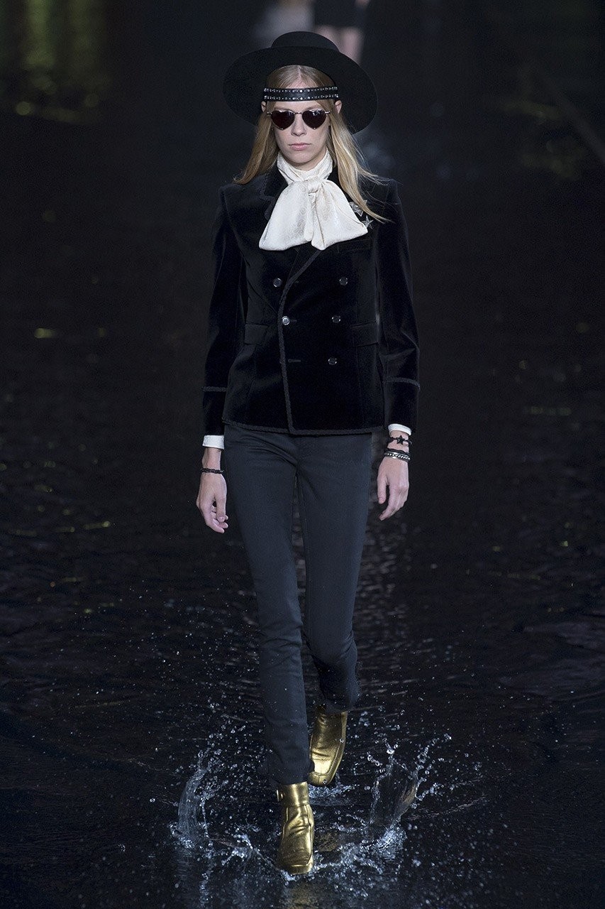 PFW: Το τροπικό show του Saint Laurent - Φωτογραφία 6