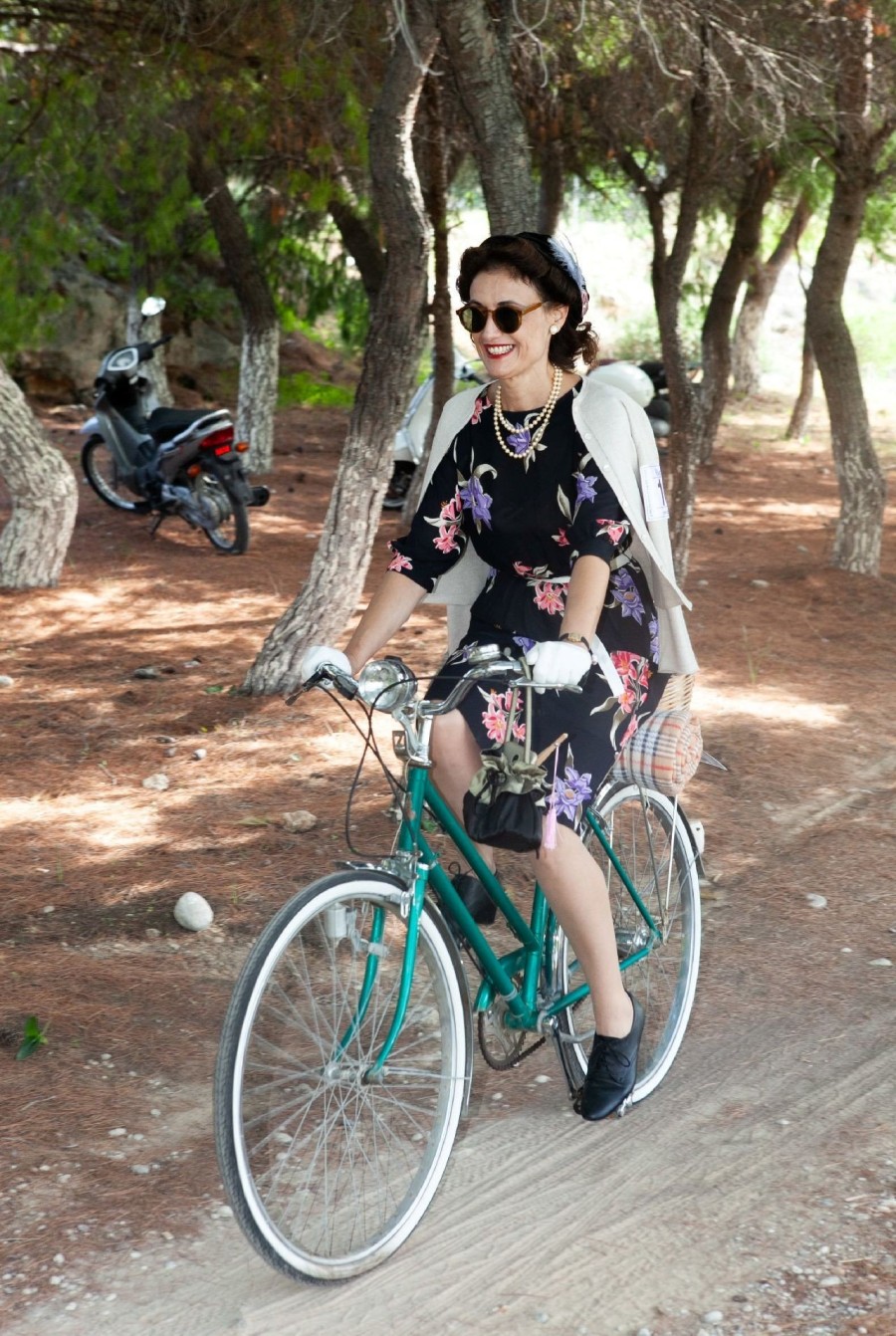 Στους vintage ρυθμούς του Tweed Run για 5η χρονιά οι Σπέτσες- Φωτογραφία 1