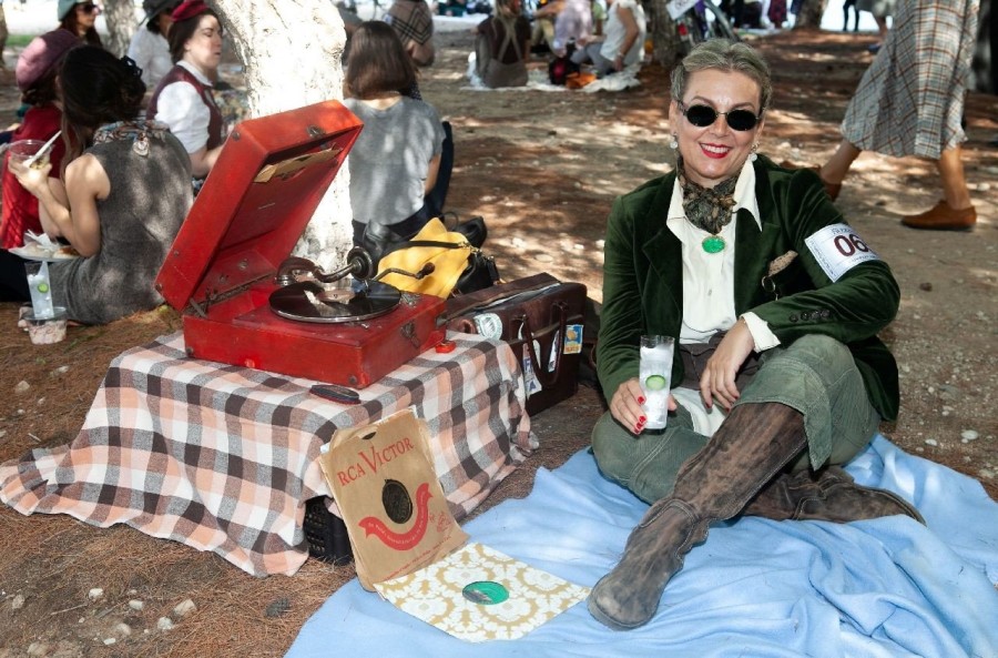 Στους vintage ρυθμούς του Tweed Run για 5η χρονιά οι Σπέτσες- Φωτογραφία 4