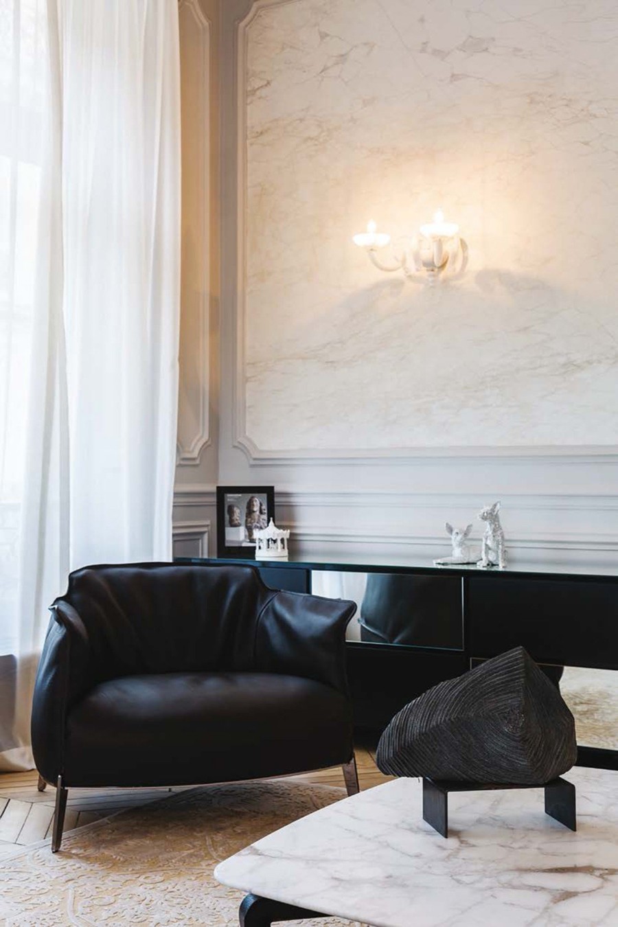 Ένα παριζιάνικο διαμέρισμα που θυμίζει ατελιέ υψηλής ραπτικής- Φωτογραφία 4