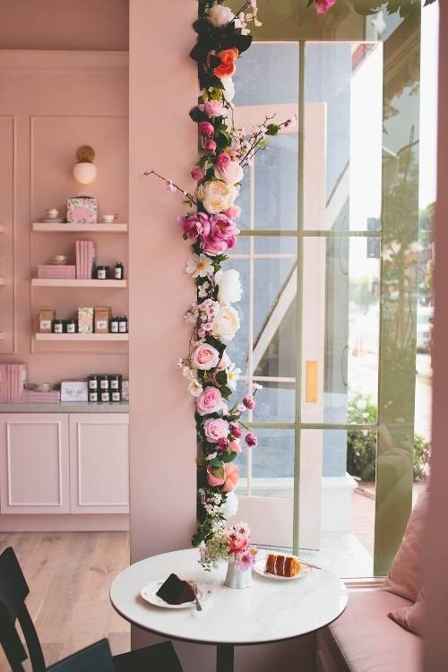 Δείτε ένα νέο ροζ cake shop στο Los Angeles που μοιάζει παραμυθένιο- Φωτογραφία 2
