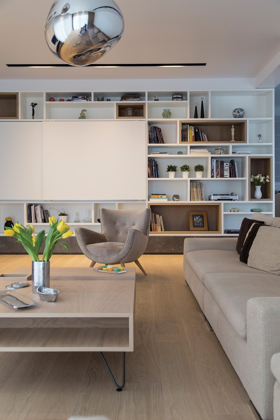 Μια κατοικία σε γήινους τόνους όπου κυριαρχεί η ηρεμία- Φωτογραφία 14