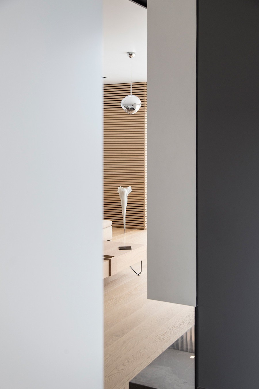 Μια κατοικία σε γήινους τόνους όπου κυριαρχεί η ηρεμία- Φωτογραφία 21