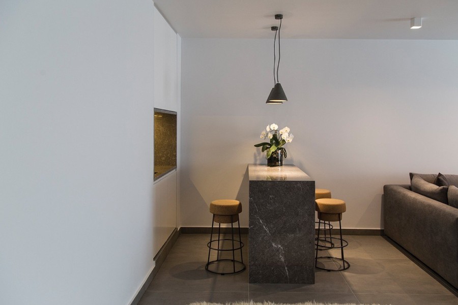 Μια κατοικία σε γήινους τόνους όπου κυριαρχεί η ηρεμία- Φωτογραφία 5