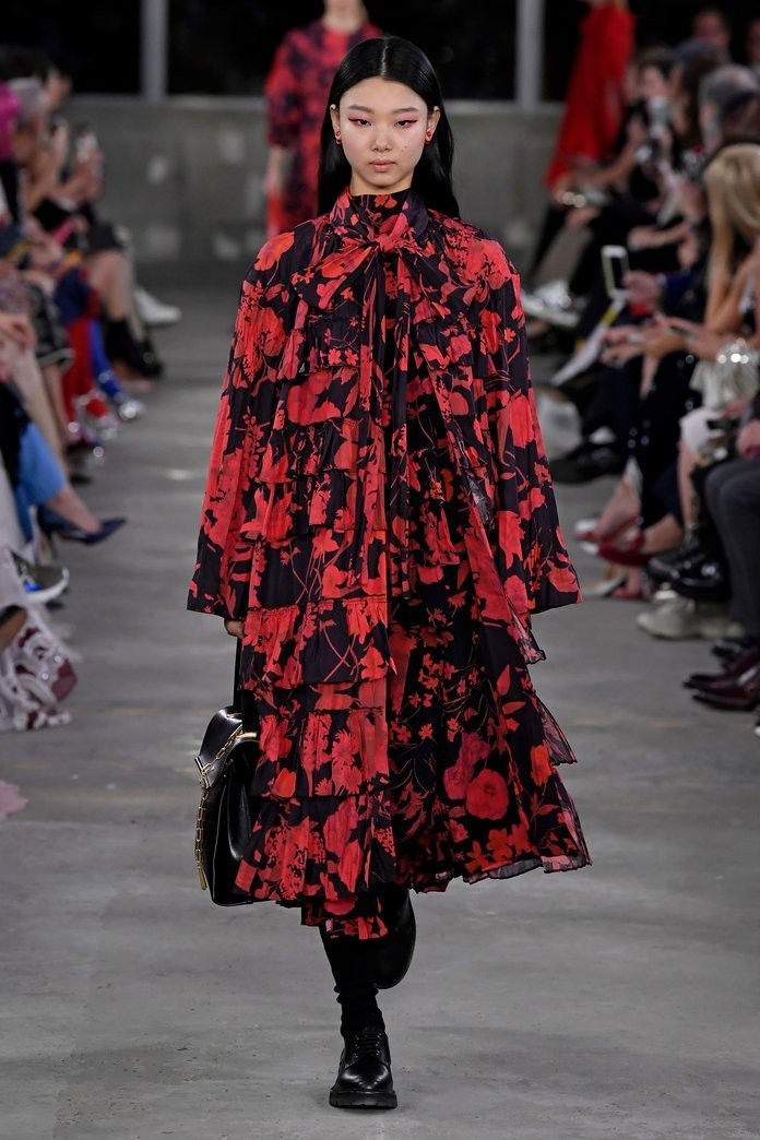 Το Pre-Fall 2019 show του οίκου Valentino στο Τόκιο ήταν γεμάτο κόκκινα τριαντάφυλλα- Φωτογραφία 7