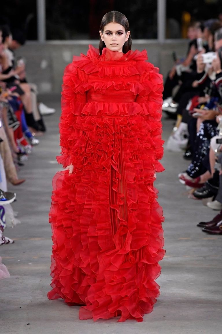 Το Pre-Fall 2019 show του οίκου Valentino στο Τόκιο ήταν γεμάτο κόκκινα τριαντάφυλλα- Φωτογραφία 2