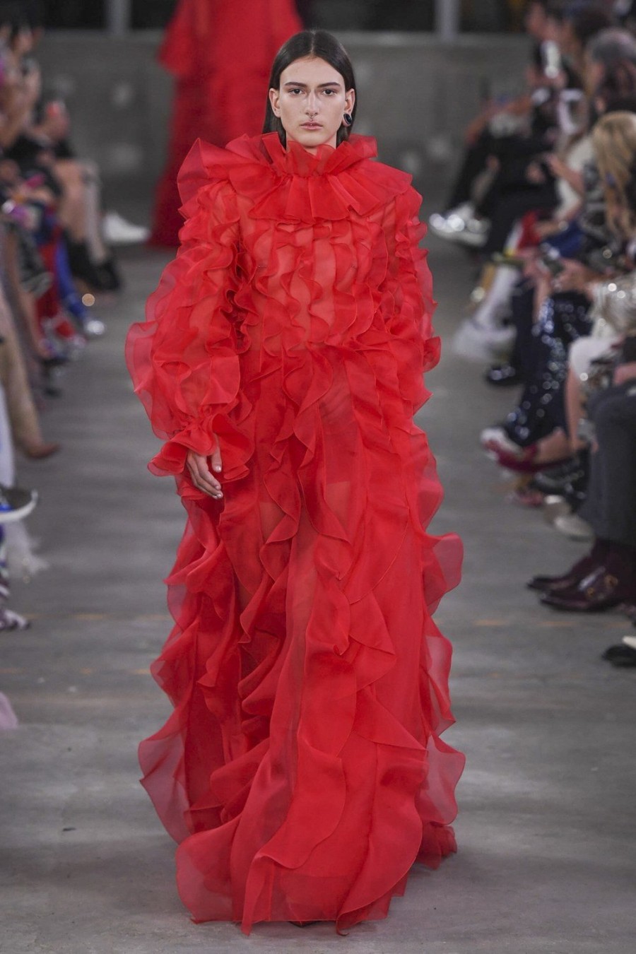 Το Pre-Fall 2019 show του οίκου Valentino στο Τόκιο ήταν γεμάτο κόκκινα τριαντάφυλλα- Φωτογραφία 6