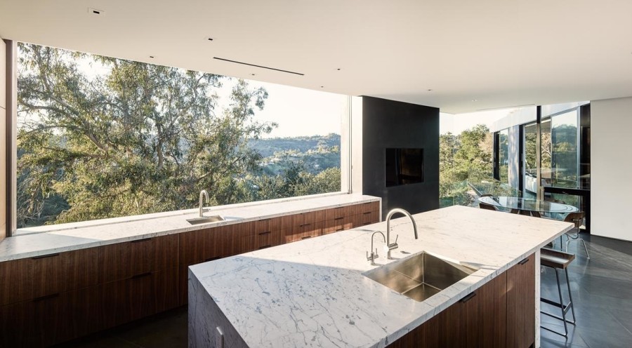 Το Oak Pass Main House στο Beverly Hills υποτάσσεται απόλυτα στο φυσικό του περιβάλλον- Φωτογραφία 3