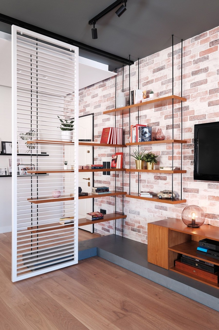 Μια ανακαινισμένη κατοικία στην Άνω Γλυφάδα προσφέρει απίθανη θέα και πρακτικές λύσεις- Φωτογραφία 6