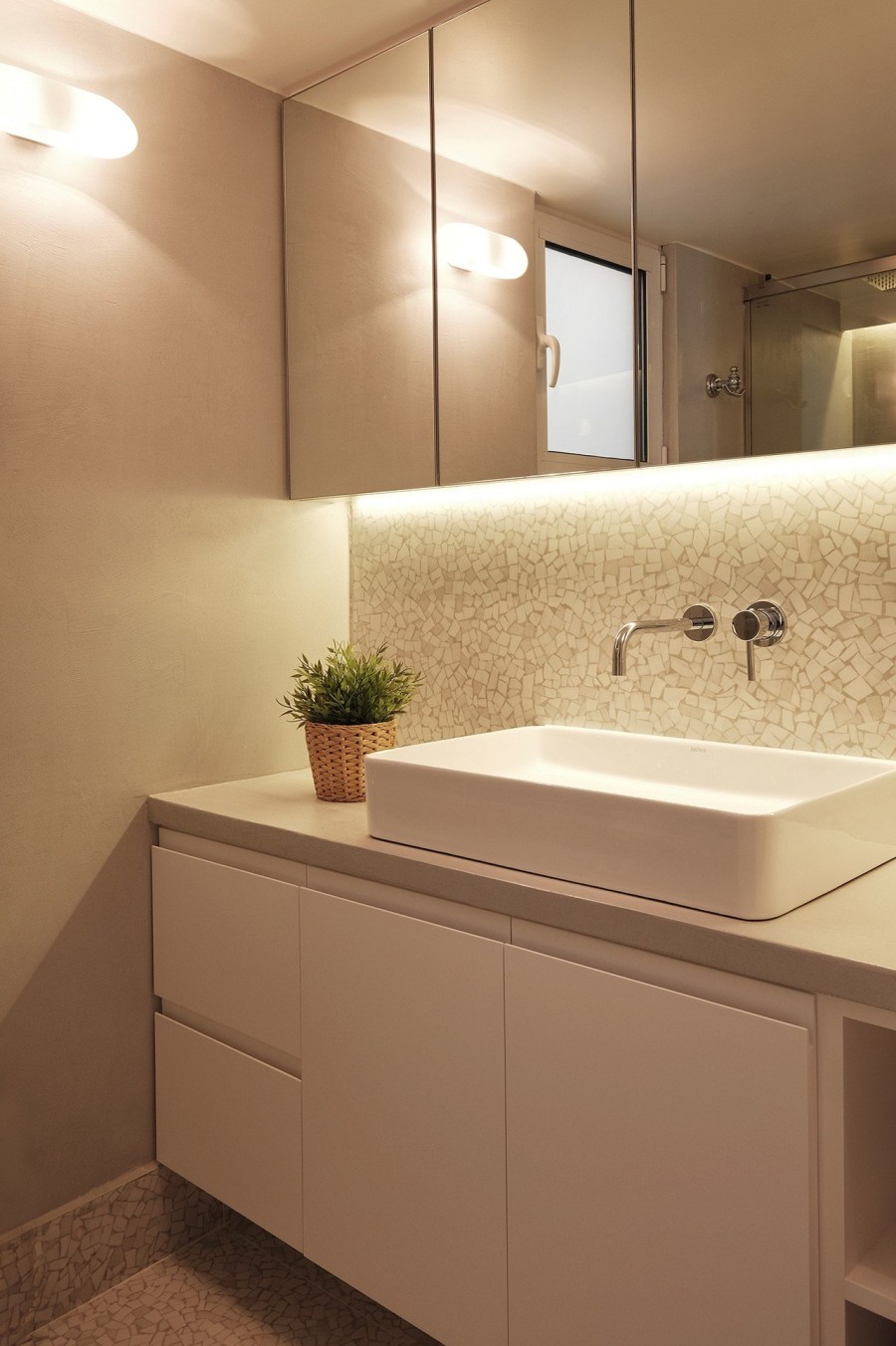 Μια ανακαινισμένη κατοικία στην Άνω Γλυφάδα προσφέρει απίθανη θέα και πρακτικές λύσεις- Φωτογραφία 7