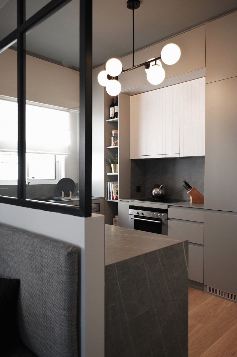 Μια ανακαινισμένη κατοικία στην Άνω Γλυφάδα προσφέρει απίθανη θέα και πρακτικές λύσεις- Φωτογραφία 3