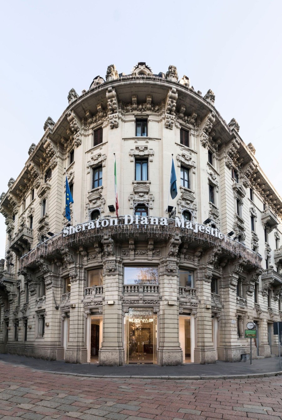 Ένα υπέροχο, νέο showroom ενός διάσημου οίκου άνοιξε τις πύλες του στο Μιλάνο- Φωτογραφία 10