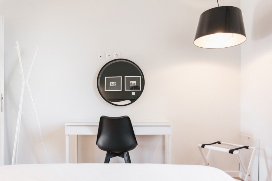 Ένα διαμέρισμα στo κέντρο της Θεσσαλονίκης ποντάρει στο λευκό μαύρο- Φωτογραφία 7