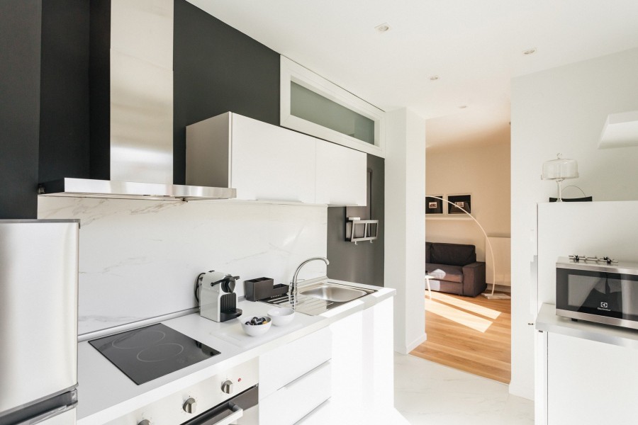 Ένα διαμέρισμα στo κέντρο της Θεσσαλονίκης ποντάρει στο λευκό μαύρο- Φωτογραφία 9