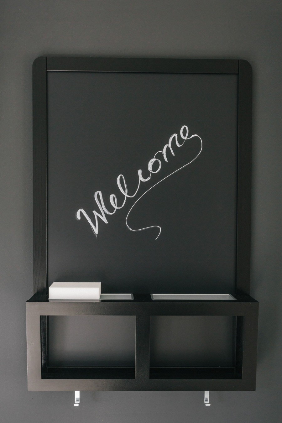 Ένα διαμέρισμα στo κέντρο της Θεσσαλονίκης ποντάρει στο λευκό μαύρο- Φωτογραφία 11