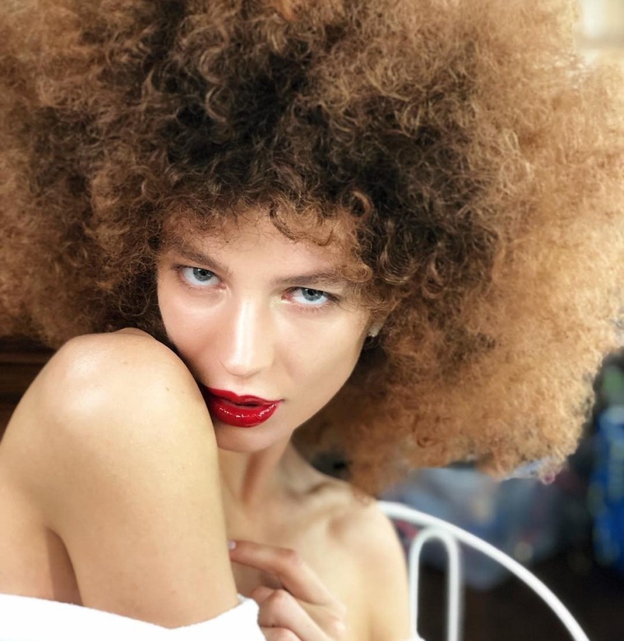 Juicy κόκκινα χείλη