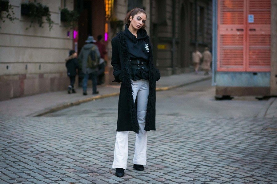 Φορέστε σωστά το λευκό τζιν και θα ξεχάσετε τα κλασικά blue jeans - Φωτογραφία 21