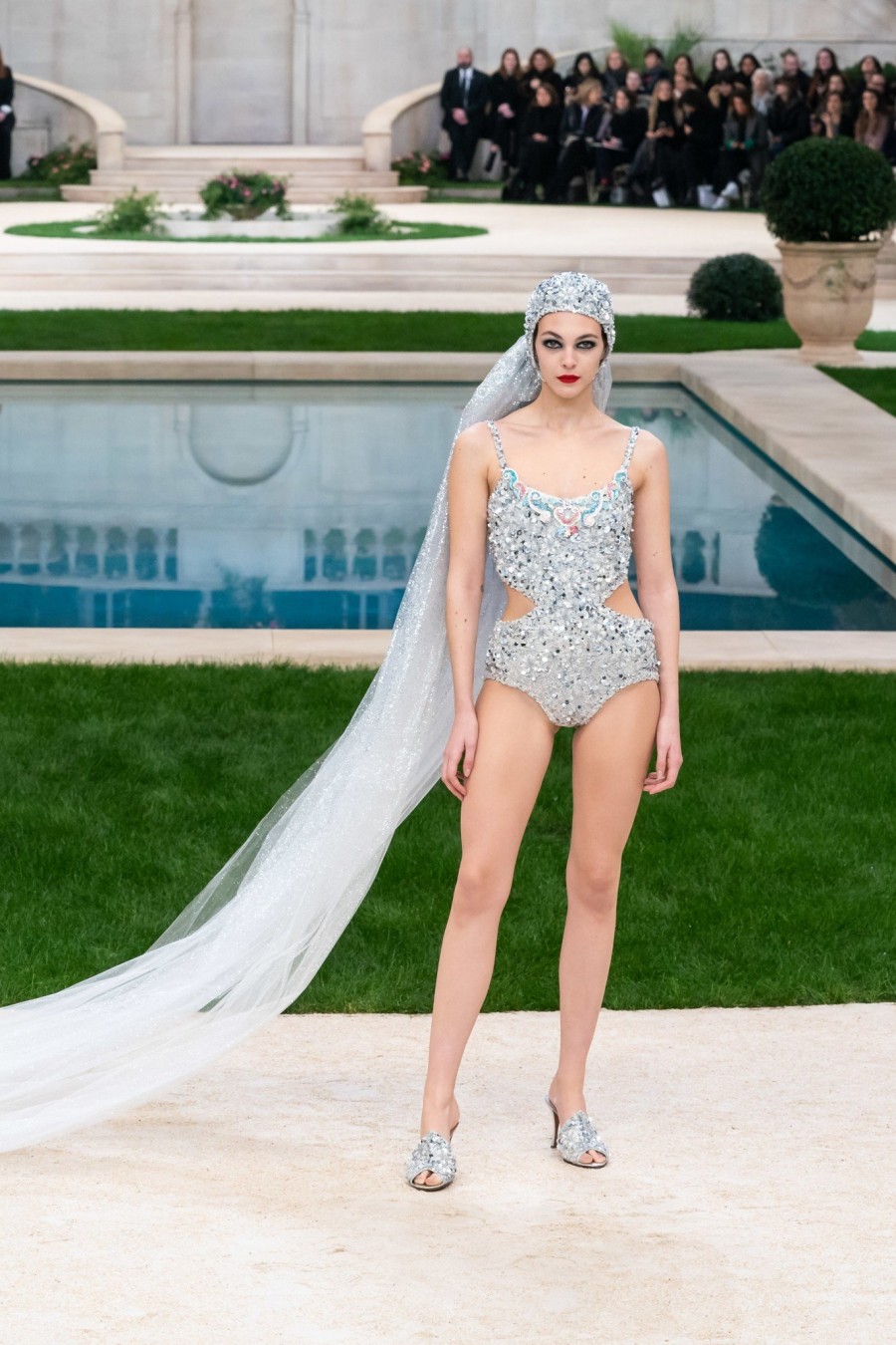 Paris Haute Couture Fashion Week: Τα looks που ξεχωρίσαμε μέχρι στιγμής- Φωτογραφία 5