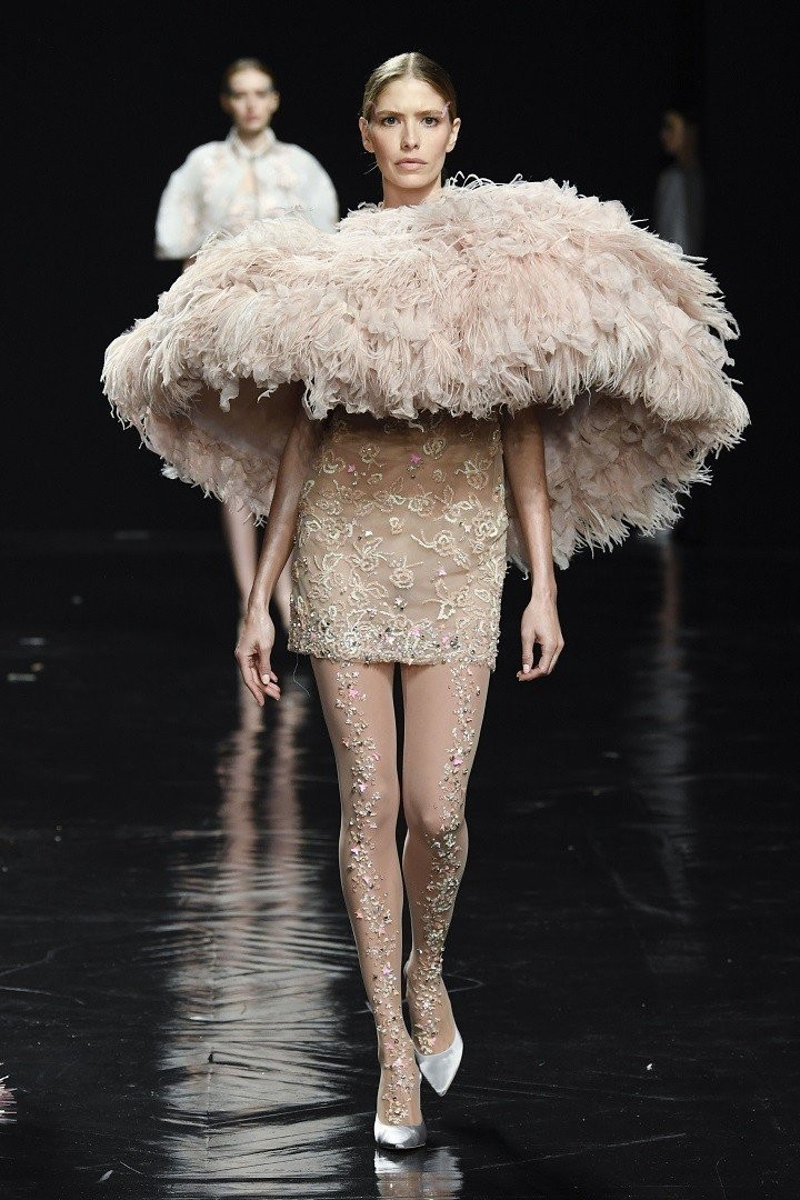 Χρώματα και κομψότητα στο Celia Kritharioti Couture show στο Παρίσι- Φωτογραφία 4