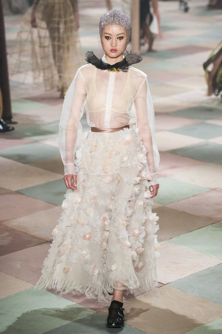 Paris Haute Couture Fashion Week: Τα looks που ξεχωρίσαμε μέχρι στιγμής- Φωτογραφία 6