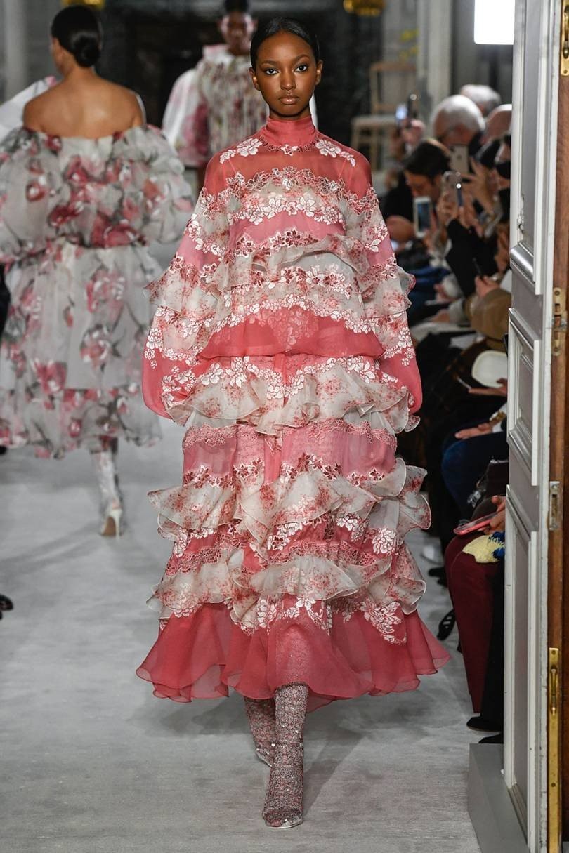 Valentino: Ο Pierpaolo Piccioli μεγαλούργησε στην Haute Couture Fashion Week- Φωτογραφία 8