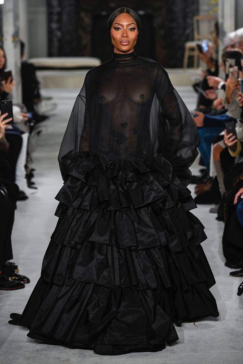 Valentino: Ο Pierpaolo Piccioli μεγαλούργησε στην Haute Couture Fashion Week- Φωτογραφία 1