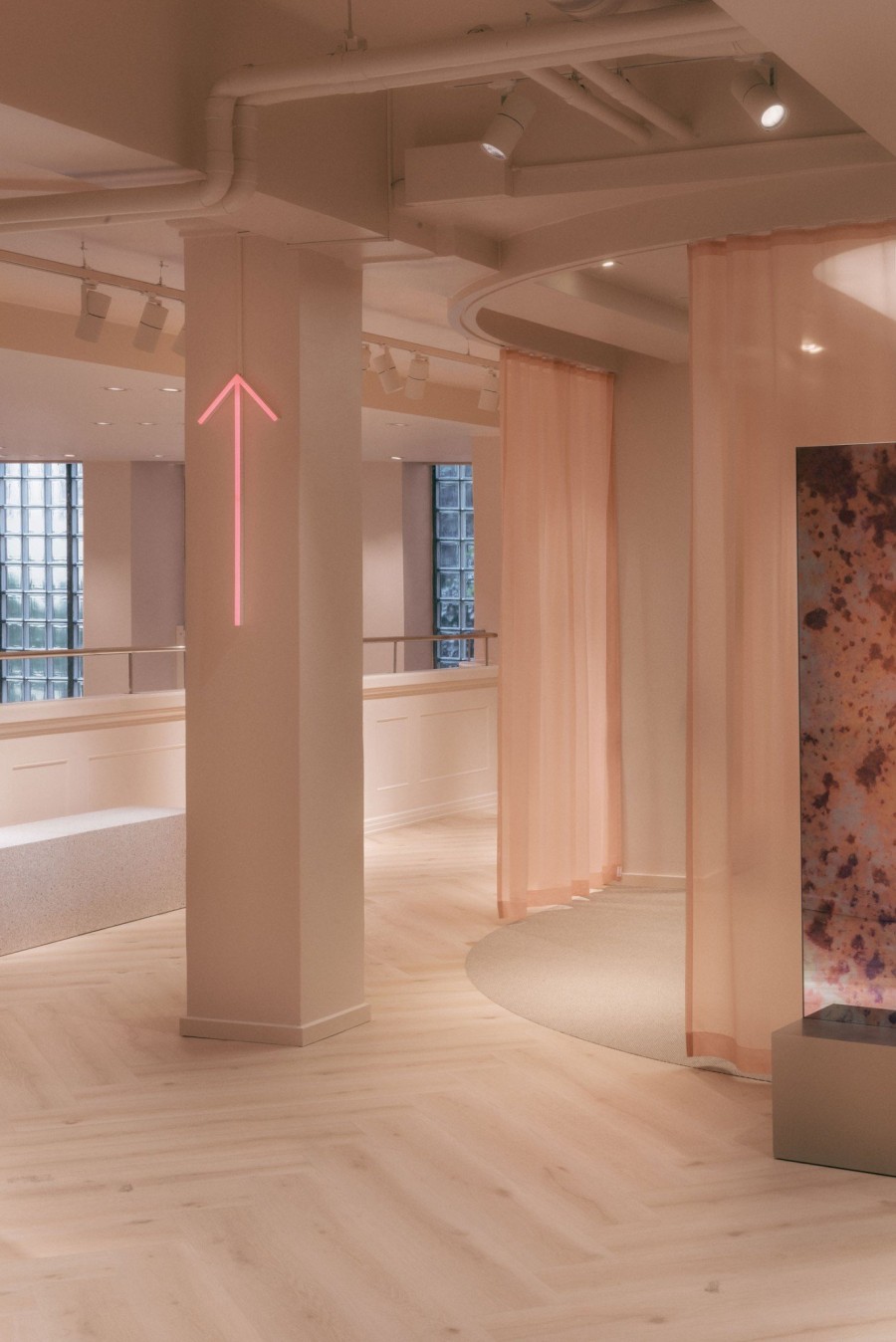 Ένα μινιμαλιστικό fashion concept store στη Στοκχόλμη που θα σας εντυπωσιάσει- Φωτογραφία 3