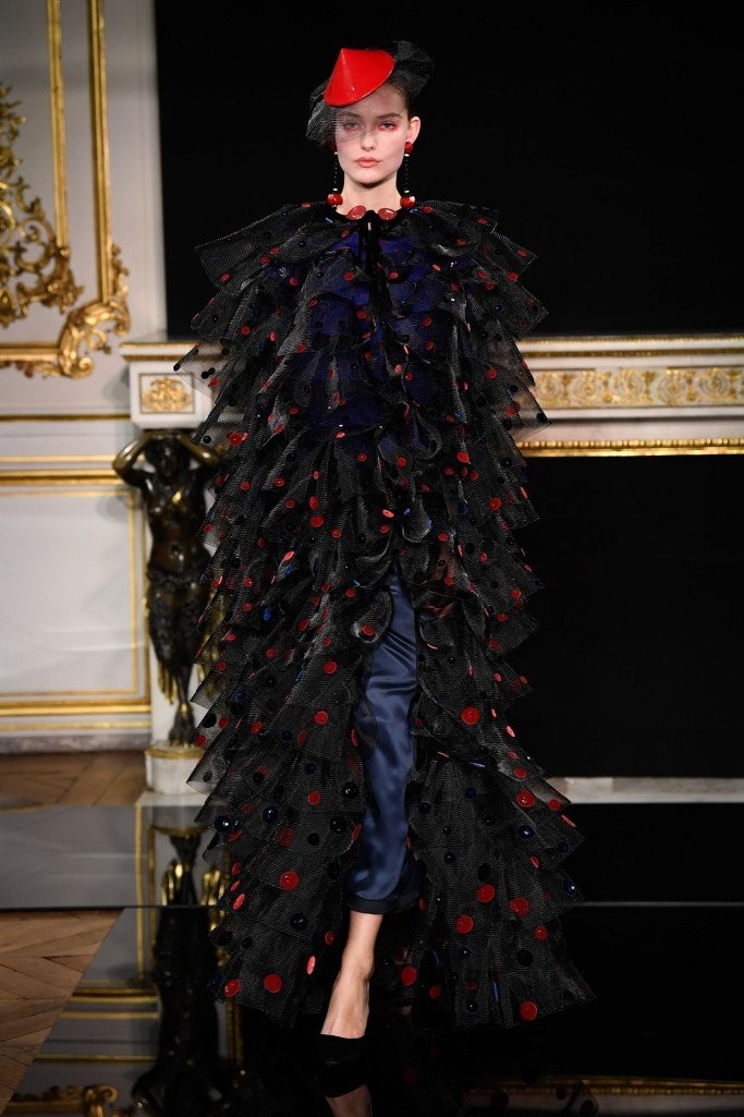 Paris Haute Couture Fashion Week: Τα looks που ξεχωρίσαμε μέχρι στιγμής- Φωτογραφία 18