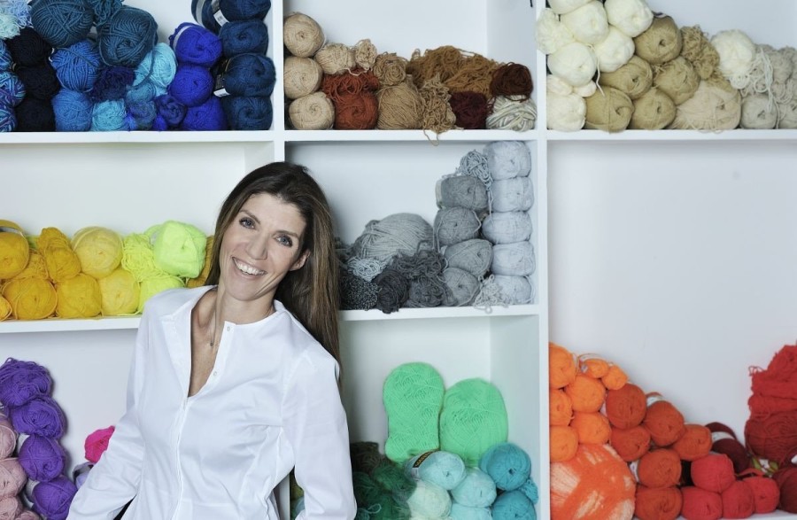 H Τζόη Σταθοπούλου μας συστήνει τα περίφημα χειροποίητα φωτιστικά της- Φωτογραφία 4