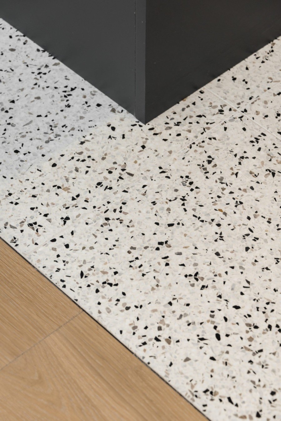 Δύο σύγχρονα διαμερίσματα στα Λαδάδικα παρατηρούν τη Θεσσαλονίκη από ψηλά- Φωτογραφία 11