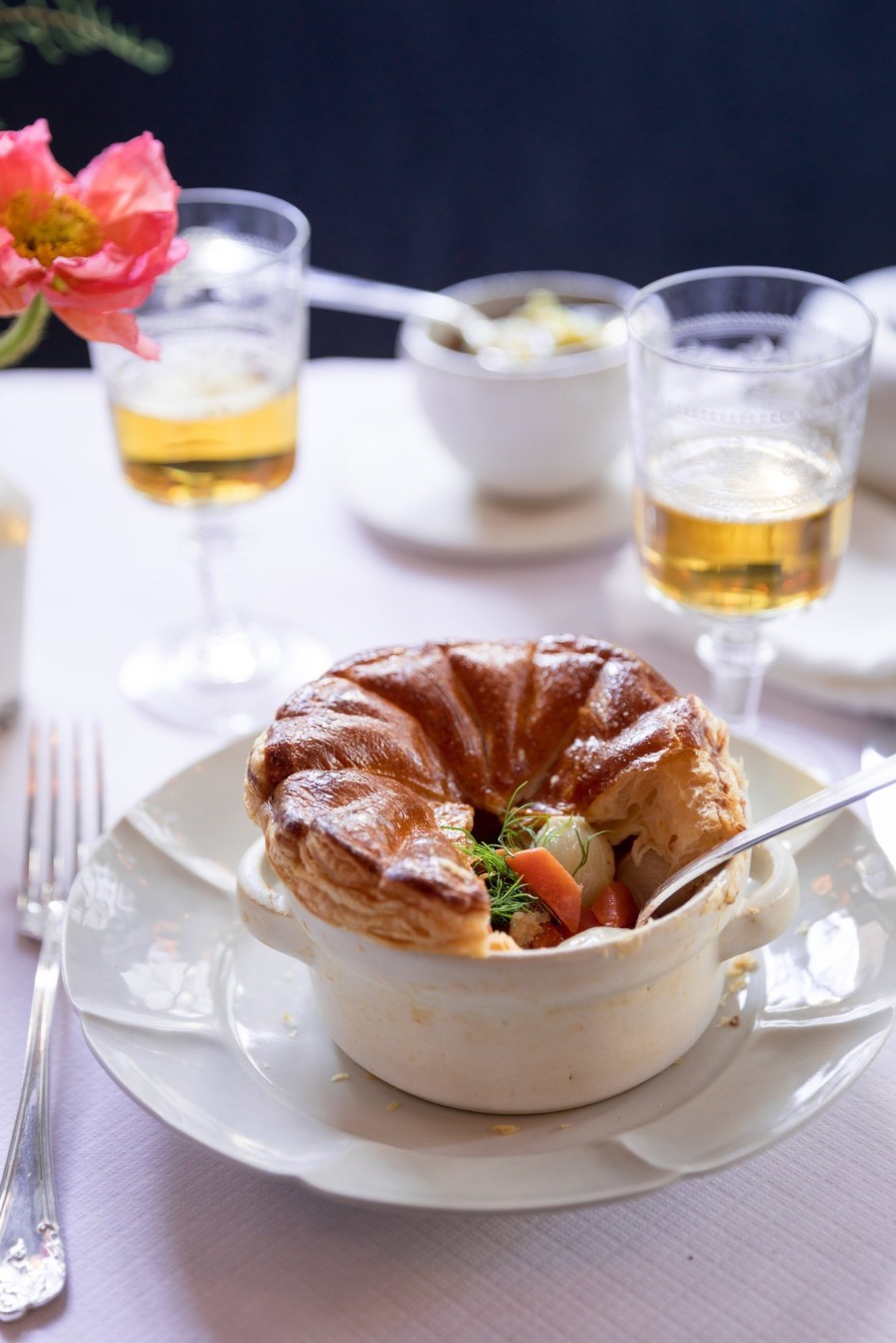 Ένα εστιατόριο στη Νέα Υόρκη που μοιάζει με κήπο θα σας συναρπάσει- Φωτογραφία 6