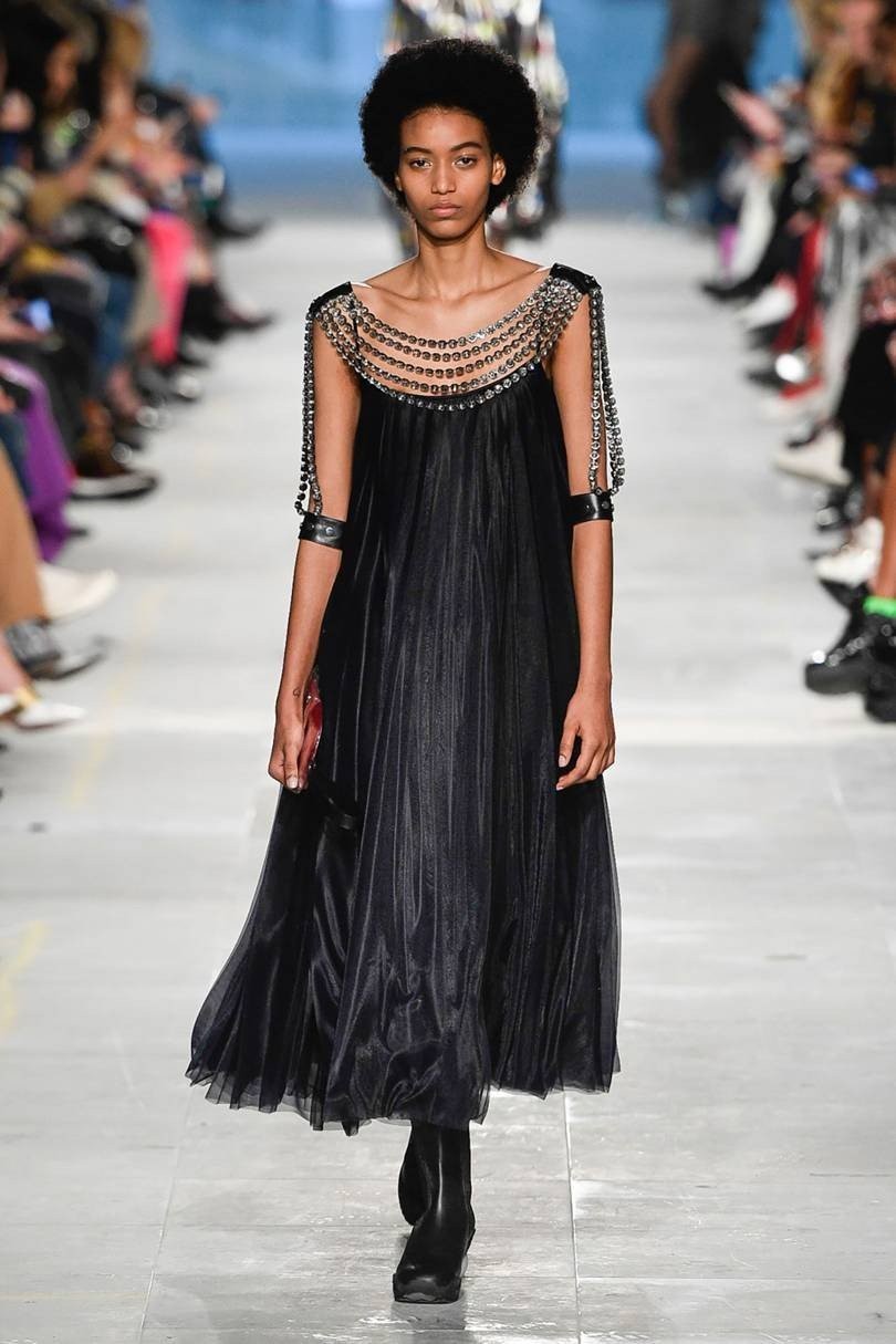 London Fashion Week: 4 εκθαμβωτικά catwalks που έκλεψαν τις εντυπώσεις- Φωτογραφία 19