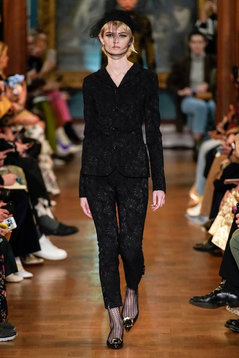 London Fashion Week: 4 εκθαμβωτικά catwalks που έκλεψαν τις εντυπώσεις- Φωτογραφία 10