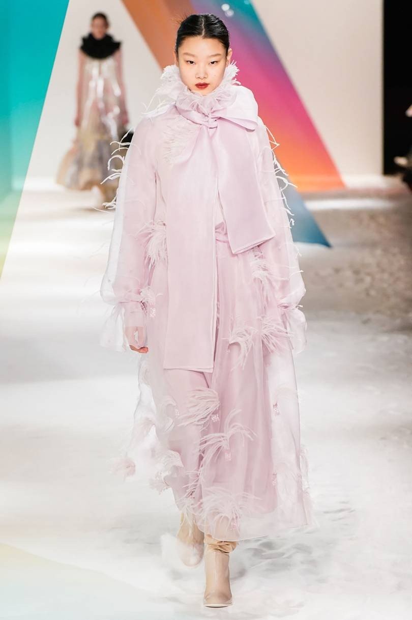 London Fashion Week: 4 εκθαμβωτικά catwalks που έκλεψαν τις εντυπώσεις- Φωτογραφία 3