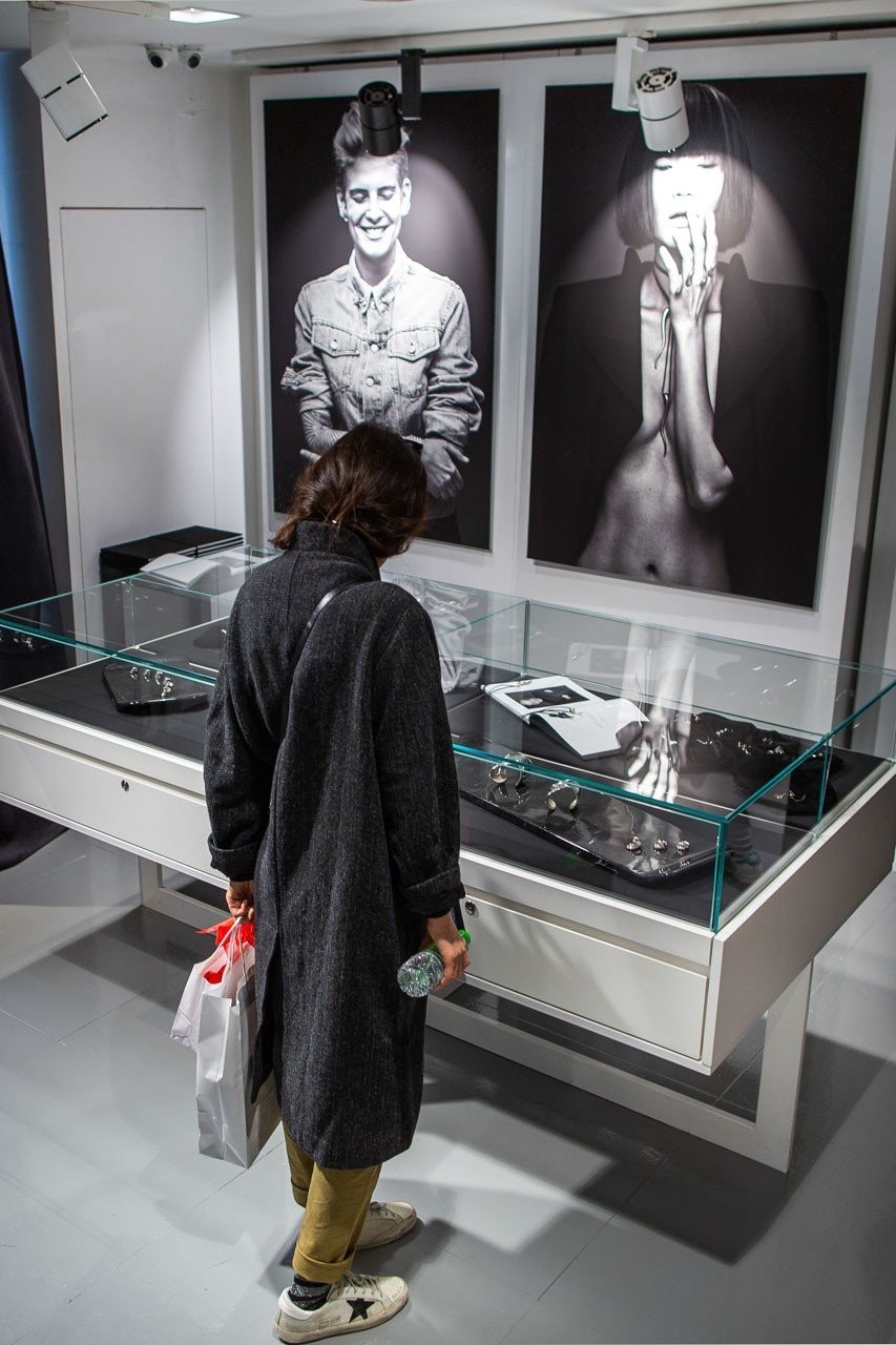 Το i-D Concept Store στο Κολωνάκι φιλοξένησε το pop up του designer Minas- Φωτογραφία 1