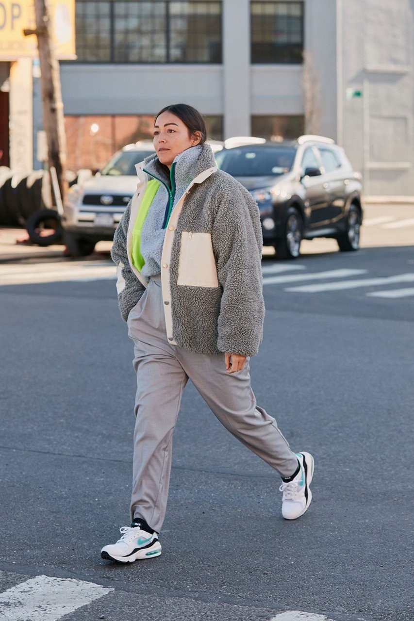 Street style looks από την Εβδομάδα Μόδας της Νέας Υόρκης- Φωτογραφία 54