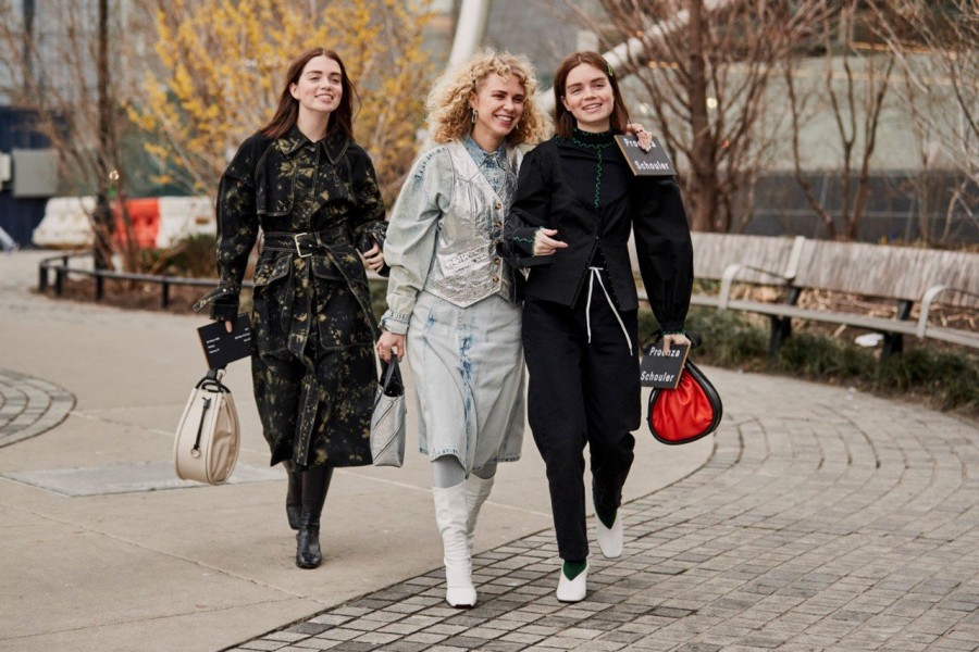 Street style looks από την Εβδομάδα Μόδας της Νέας Υόρκης- Φωτογραφία 111