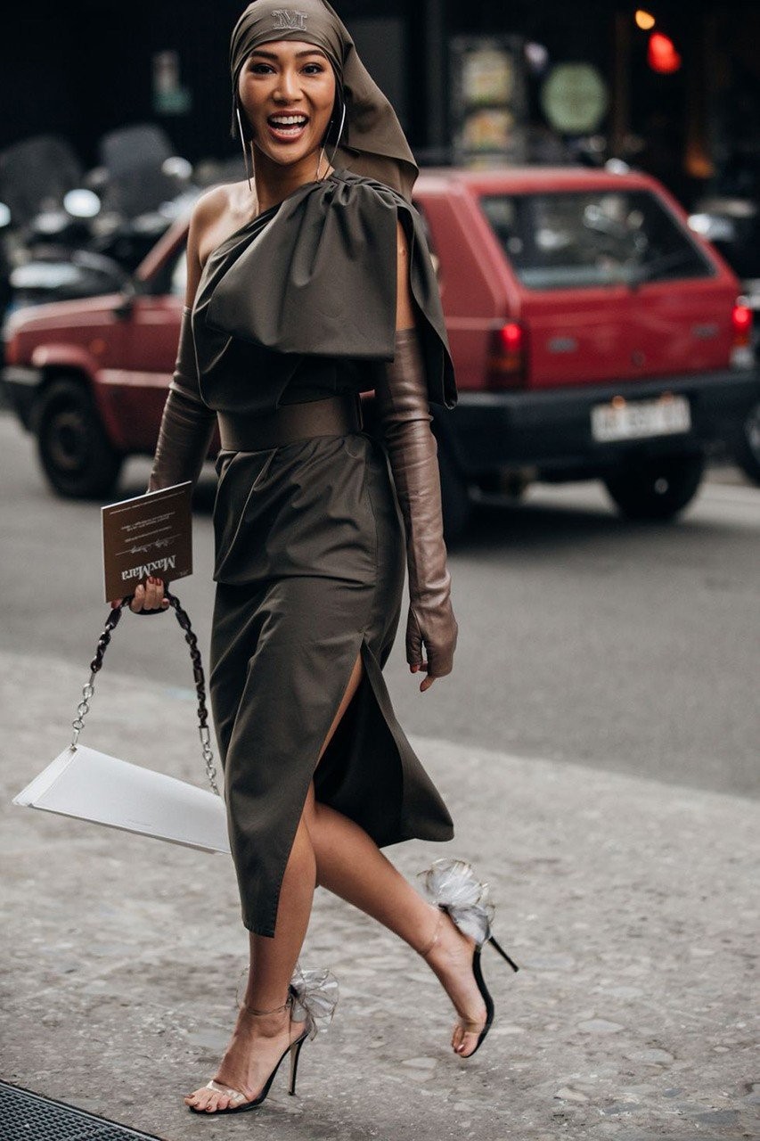  MFW: Τι φόρεσαν τα κορίτσια της μόδας στους δρόμους της ιταλικής μητρόπολης- Φωτογραφία 43