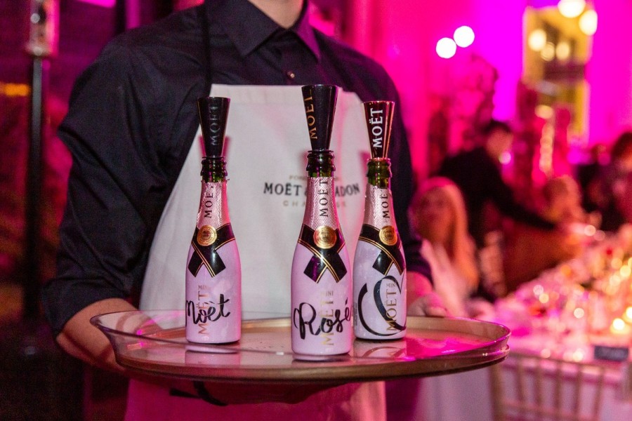 Ένα παραμυθένιο δείπνο γεμάτο ροδοπέταλα από τη Lancôme- Φωτογραφία 5