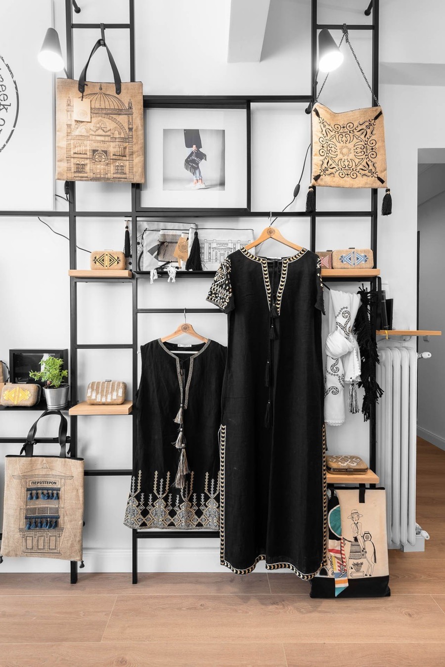 To ανανεωμένο showroom της It’s Αll Greek Οn Μe έχει σύγχρονη, θηλυκή interior ματιά- Φωτογραφία 3