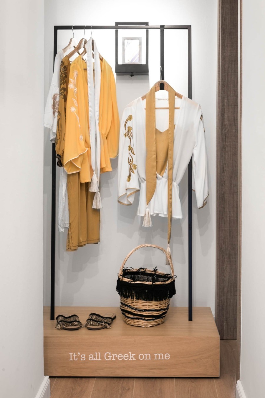 To ανανεωμένο showroom της It’s Αll Greek Οn Μe έχει σύγχρονη, θηλυκή interior ματιά- Φωτογραφία 4