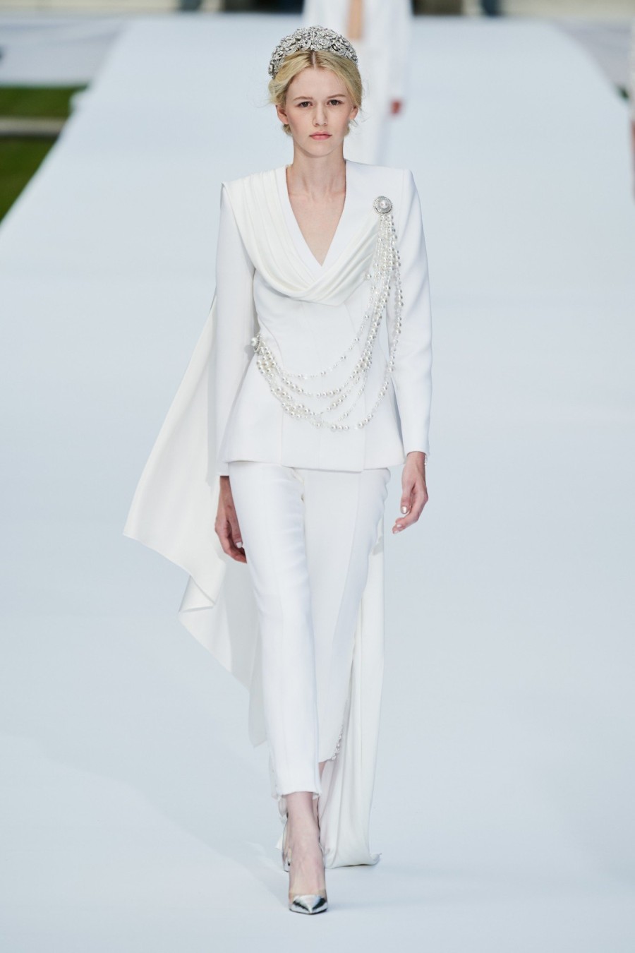 Paris Haute Couture Fashion Week: Dior, Schiaparelli κι ό,τι άλλο ξεχωρίσαμε από τα χθεσινά shows- Φωτογραφία 14